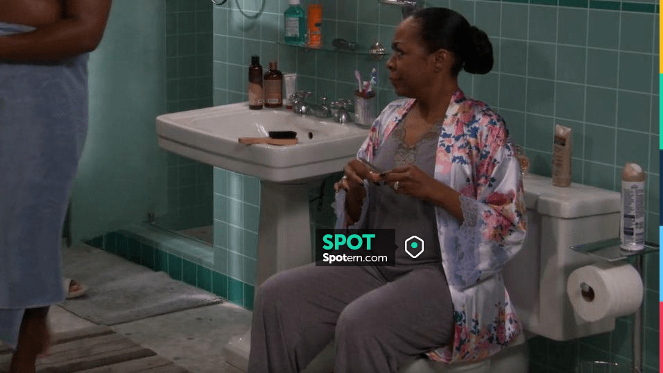 Natori Zen Pajamas worn by Tina Butler (Tichina Arnold) as seen in The