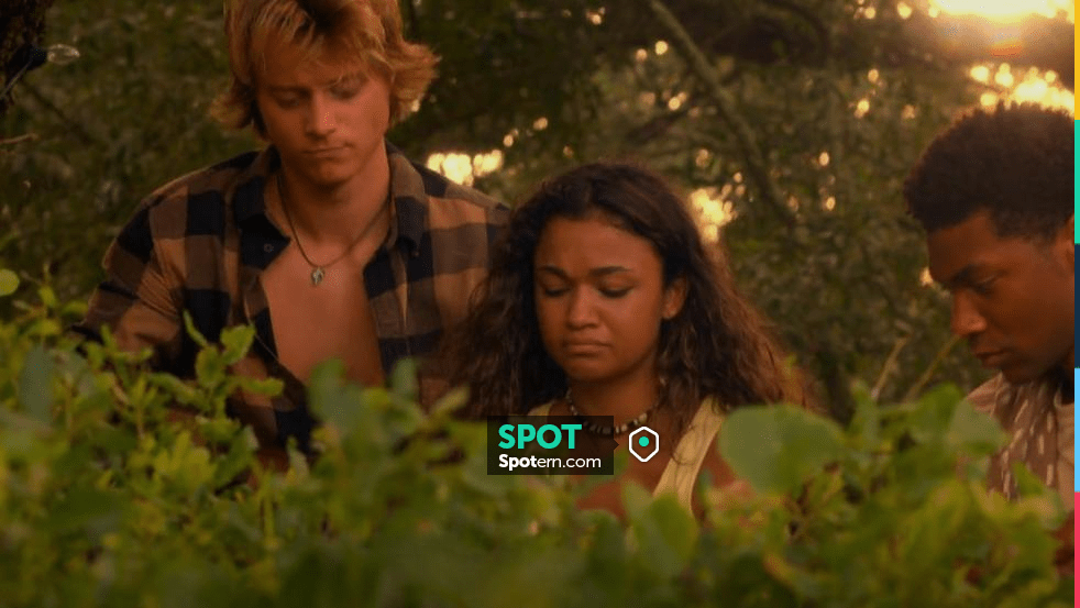 Head High Surf Club Avocado Party Choker worn by Kiara Carrera (Madison