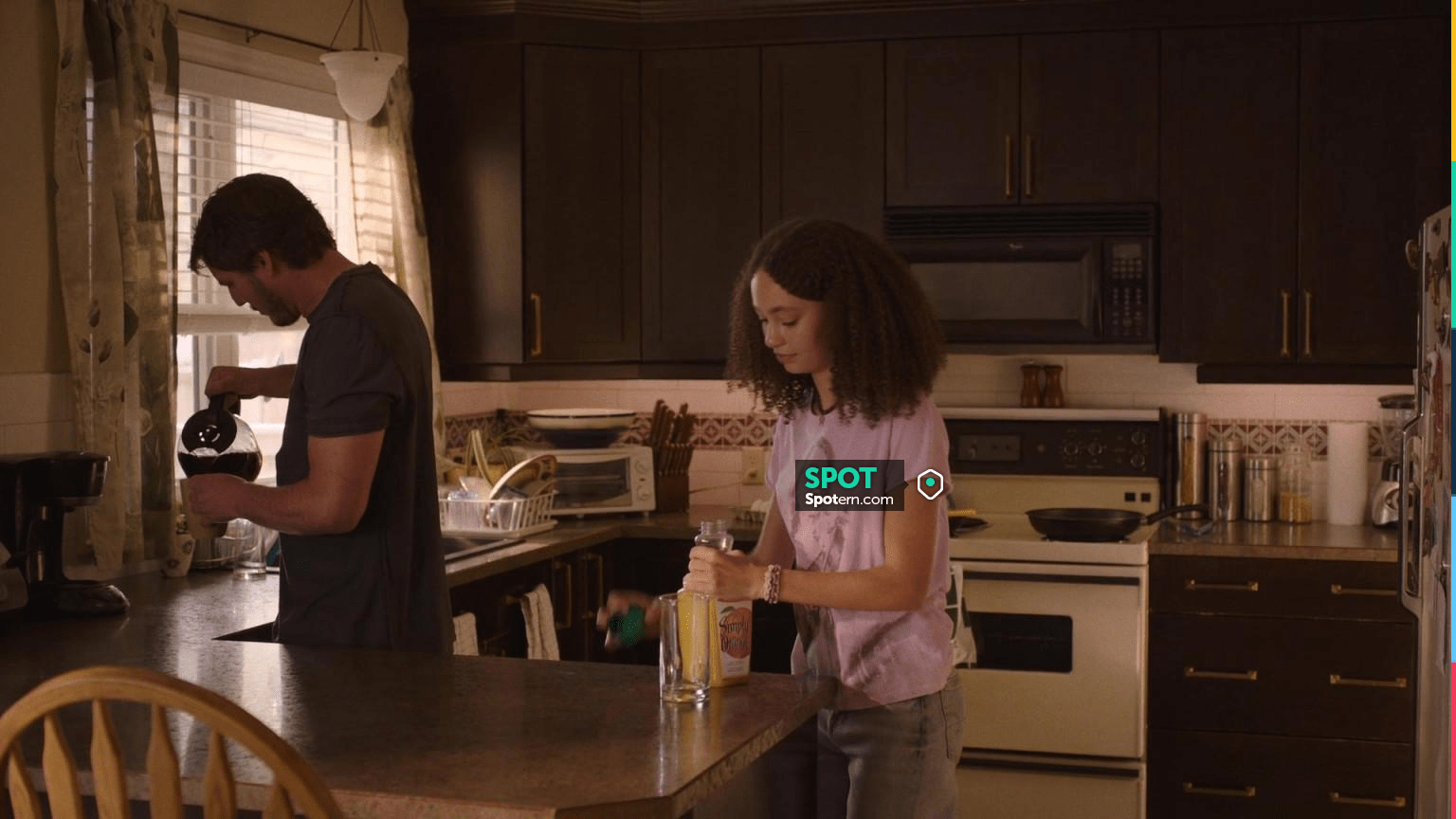 Bracelets worn by Sarah Miller (Nico Parker) as seen in The Last of Us TV  series (S01E01)