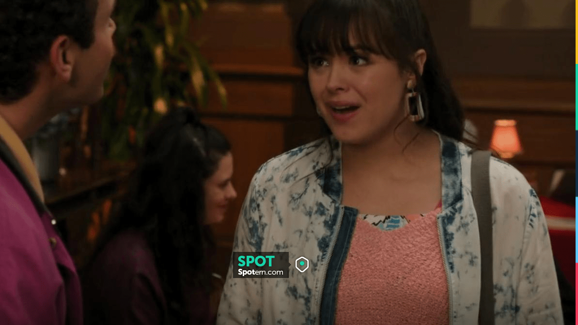 Forever 21 Acid wash chambray Jacket worn by Erica Goldberg (Hayley Orrantia)  as seen in The Goldbergs (S10E12) | Spotern