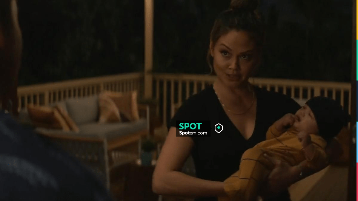 James Perse Casual V Neck Tee worn by Jane Tennant (Vanessa Minnillo