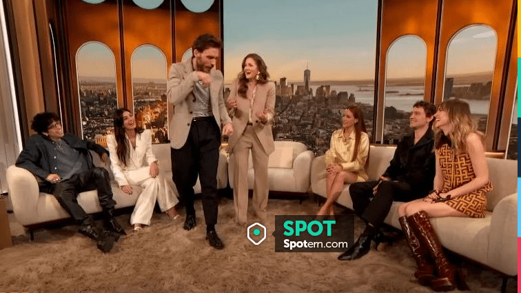 Blazer à poche plaquée argentée porté par Drew Barrymore dans The Drew