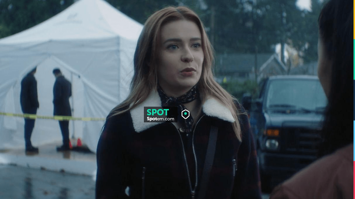 Treasure and Bond Flo­ral Square Ban­dana worn by Nancy Drew (Kennedy