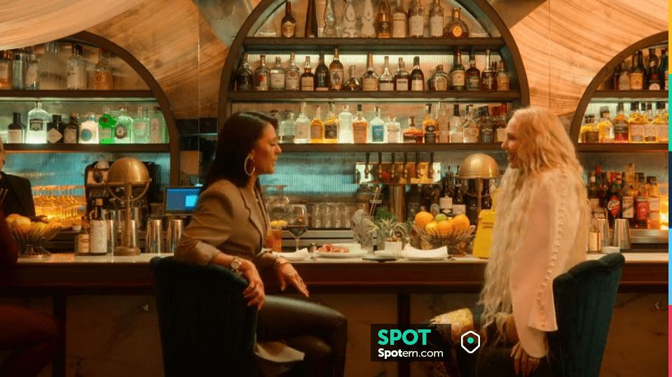 Versace Re­nais­sance Print Leg­gings worn by Christine Quinn as seen