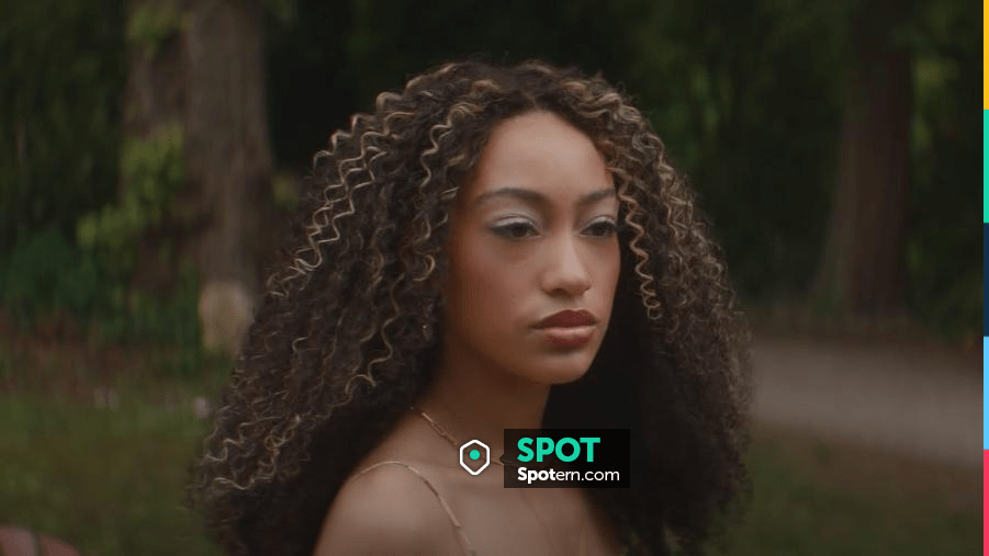 Madewell Paperclip Chain Necklace worn by Isabella LaRue (Lexi