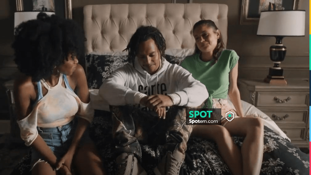 BDG Denim HighRise Mom Short worn by Sophia Greenleaf (Desiree Ross