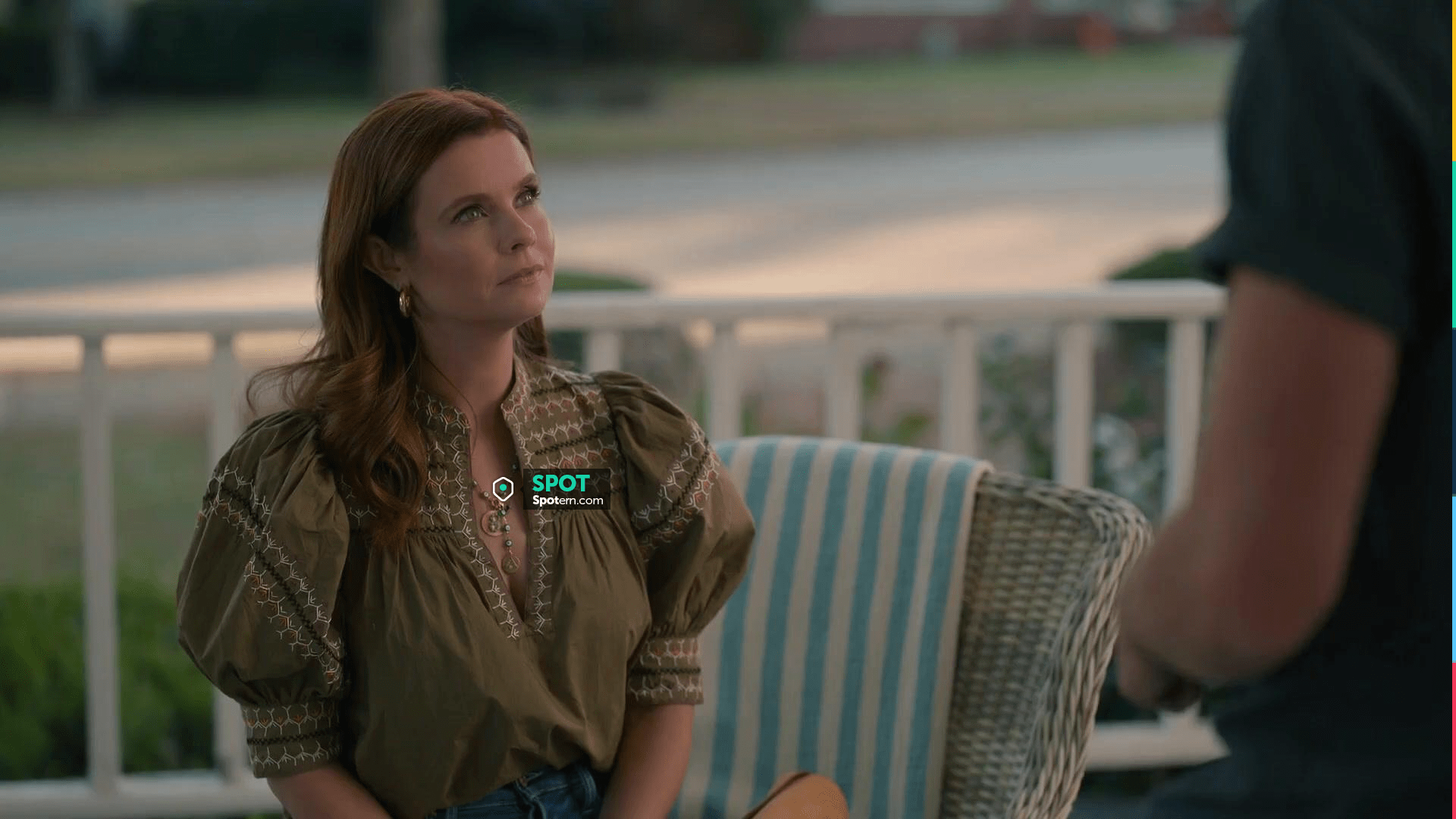 La parte superior de Ulla Johnson usada por Maddie (JoAnna Garcia) en In  the Shadow of the Magnolias (Temporada 3 Episodio 10) | Spotern