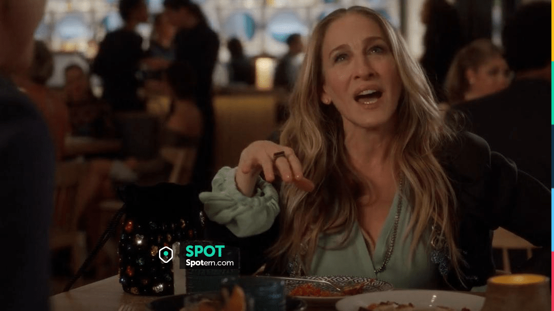 Giuseppe Zanotti Bead­ed Suede Buck­et Bag worn by Carrie Bradshaw (Sarah Jessica Parker) as