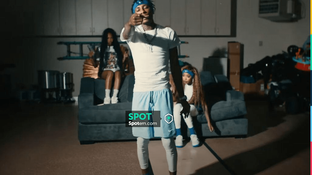 Bandeau Nike Royal Blue Swoosh porté par NBA YoungBoy dans Crazy Girl  (Vidéo officielle)