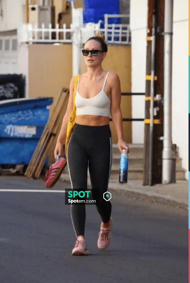 Katy Perry leaves a yoga studio wearing dark blue sports bra and matching  leggings in Los