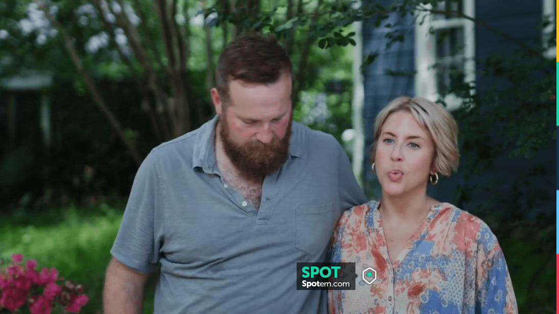 Anthropologie Pil­cro The Sid­ney Batwing Blouse worn by Erin Napier as