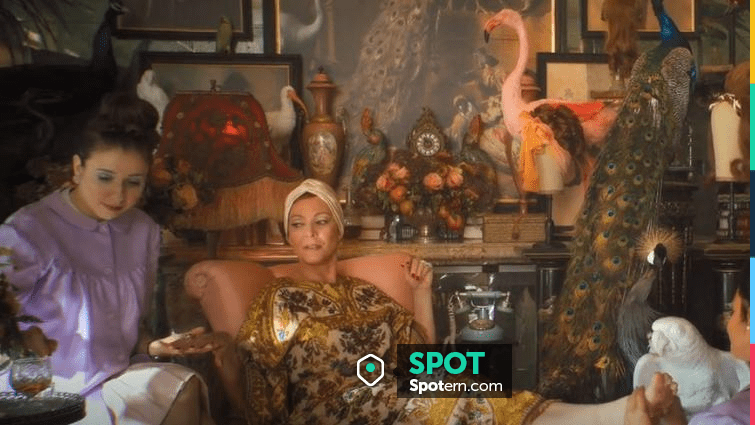 Georgie Keyloun Kaf­tan One Size worn by Evelyn (Allison Janney) as