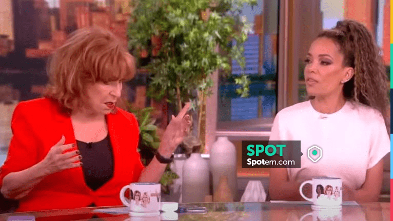 Toteme Crinkled Slouch-Waist Top worn by Sunny Hostin as seen in The View on July 10, 2024 | Spotern
