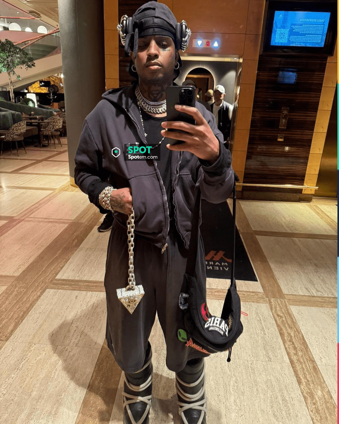 送料込+BALENCIAGA+Under Armour Hoodie バッグ Spring 25 | Balenciaga x Under Armour Shanghai show , from a