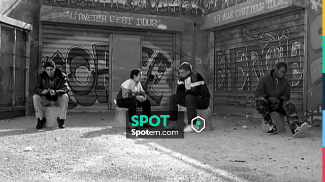 Les sneakers blanches de Vinz (Vincent Cassel) dans La Haine | Spotern