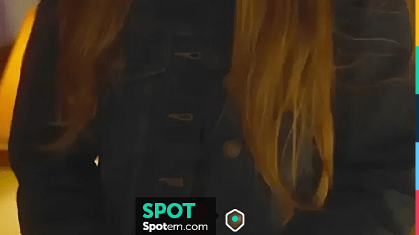 Veste en jean portée par Olivia (Landry Bender) dans Self-Help | Spotern