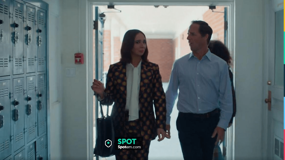 Molly Rudolph Chloé Spin Tote Bag worn by Molly Novak (Maya Rudolph) as seen in Loot ...