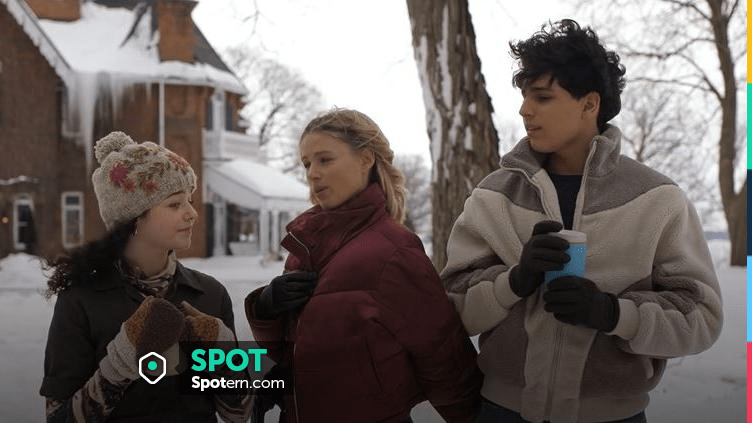 Teddy Mitts van nep-teddybont worn by Maria Russo (Alice Malakhov) as
