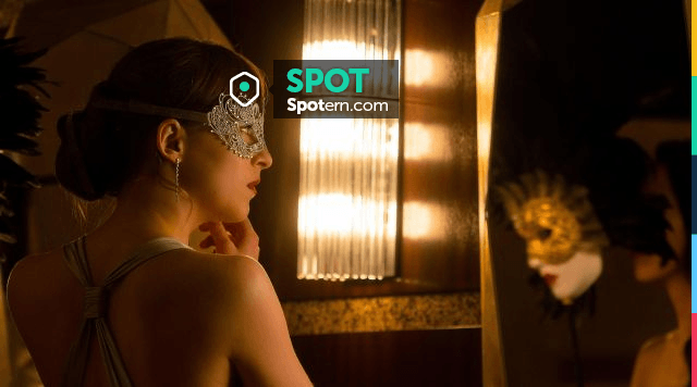 Le Masque De Anastasia Steele Dakota Johnson Dans Cinquante Nuances Plus Sombres Spotern