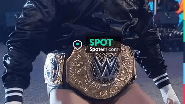 Chaqueta que lleva CM Punk en CM Punk marca la entrada inspirada en ...