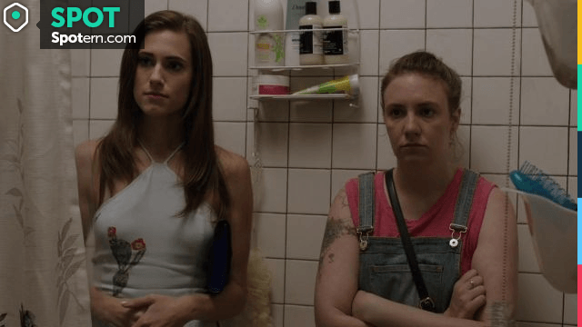 Shoshanna Shapiros Zosia Mamet Facial Scrub In Girls S06e09 Spotern