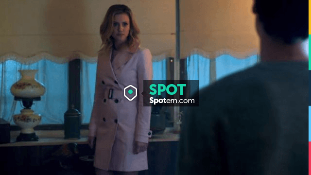 the coat, camel Betty Cooper (Lili Reinhart) in Riverdale, Season 1 Episode  13