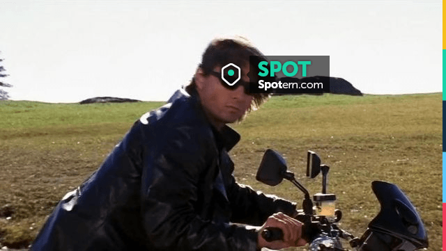 The Oakley sunglasses black of Ethan Hunt (Tom Cruise) in Mission :  Impossible II | Spotern