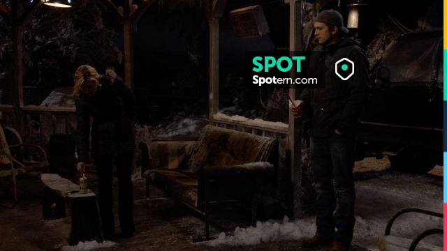 Le blouson Carhartt de Colt Bennett (Ashton Kutcher) dans The Ranch ...