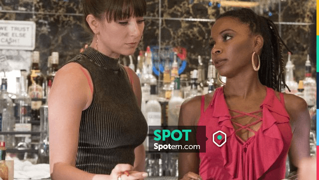 Le body rose Guess de Veronica Fisher (Shanola Hampton) dans Shameless