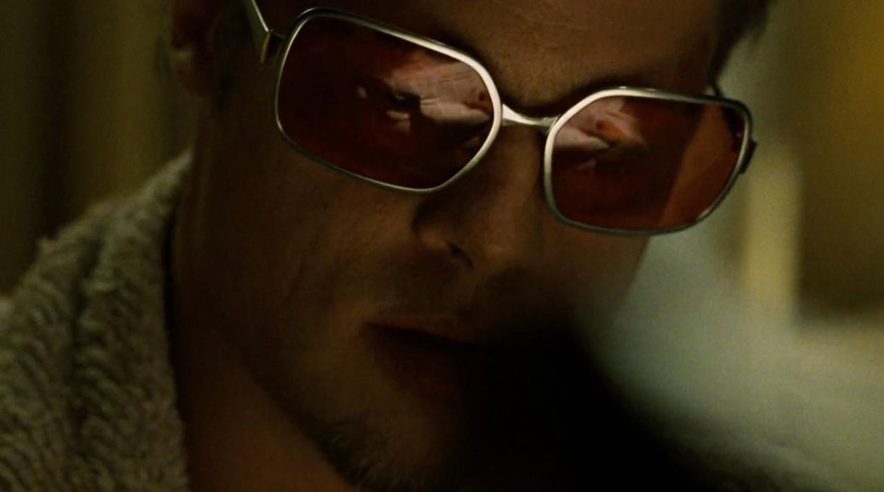 Les lunettes Oliver Peoples 523 de Tyler Durden (Brad Pitt) dans Fight Club.