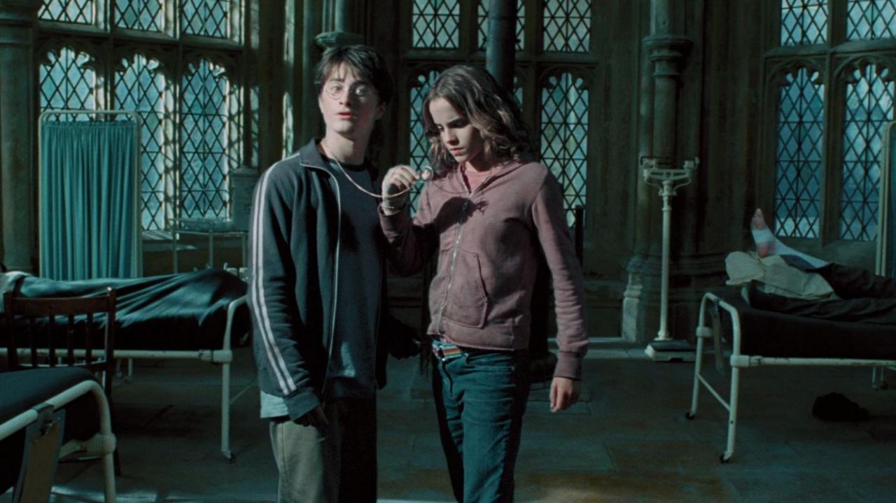 The replica of the turner of time, Hermione Granger (Emma Watson) in