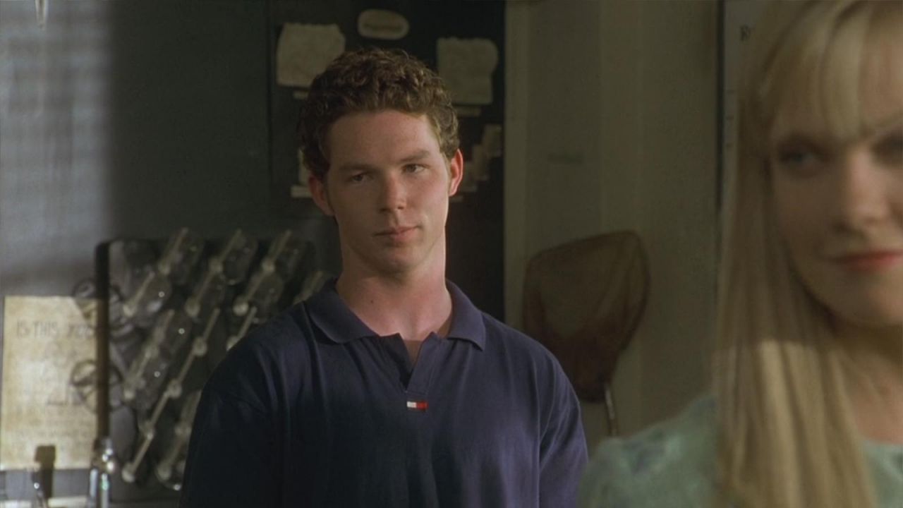 The polo navy blue Tommy Hilfiger Stan Rosado (Shawn Hatosy) in The Faculty.