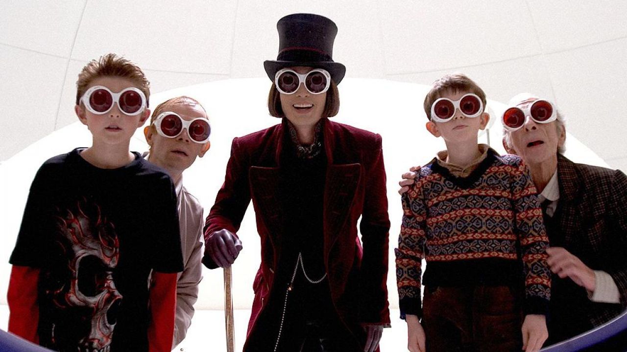 The coat in burgundy velvet Willy Wonka (Johnny Depp) in Charlie and the ch...