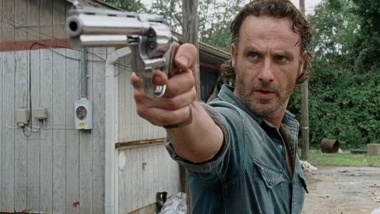 The gun of Rick Grimes (Andrew Lincoln) in The Walking Dead S06E10.