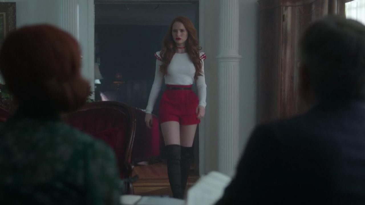 The mini-red shorts Red Valentino Cheryl Blossom (Madeleine Petsch) in Rive...