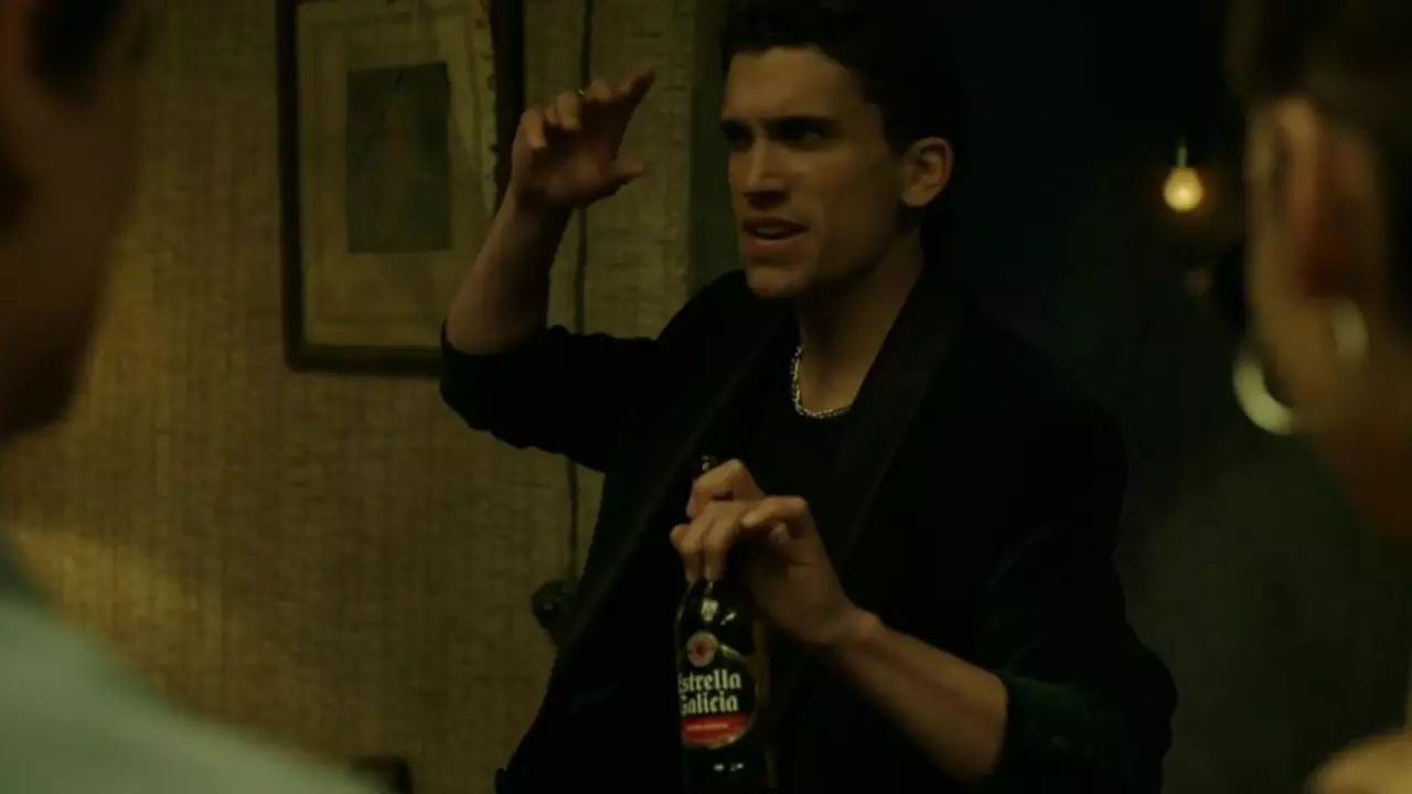 Estrella Galicia beer in Money Heist (La Casa de Papel)