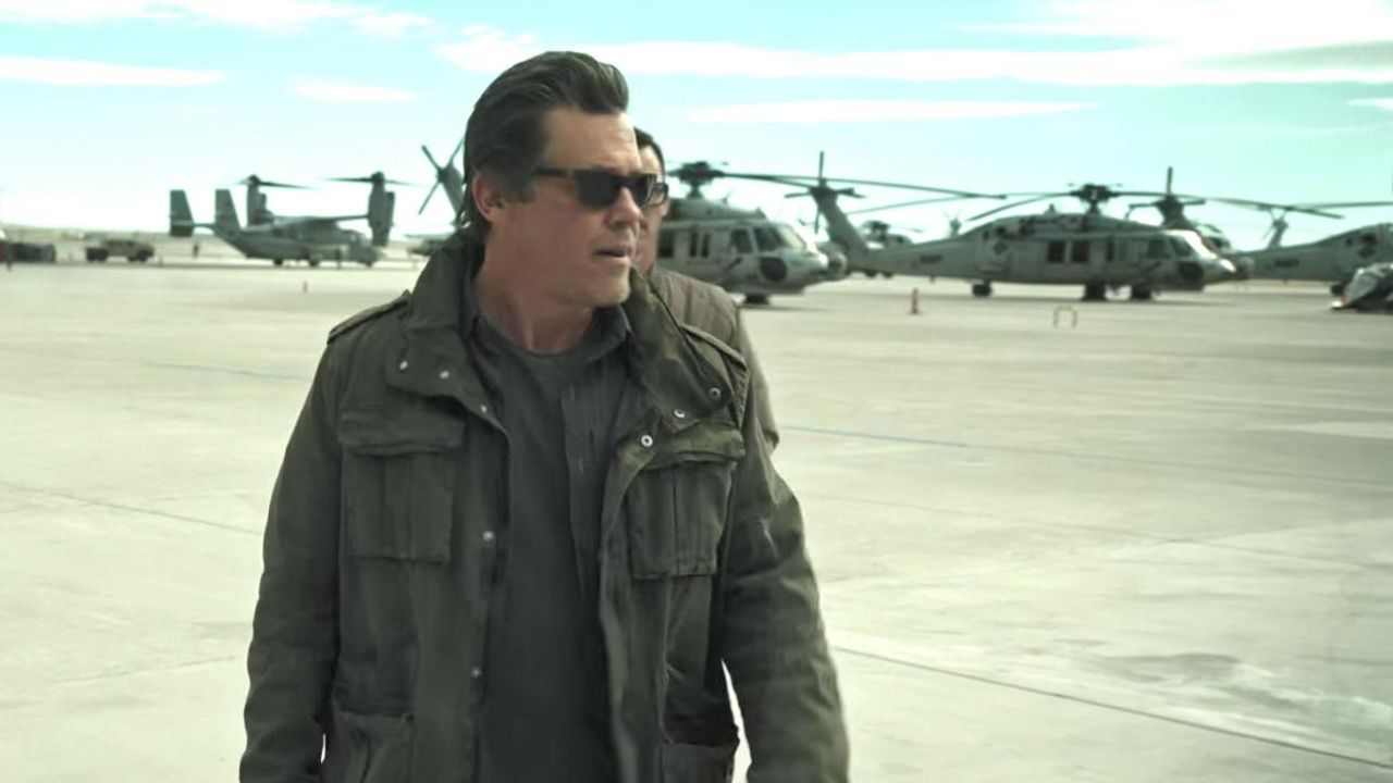 Green Tactical Shirt worn by Matt Burn (Josh Brolin) as seen in Sicario ...