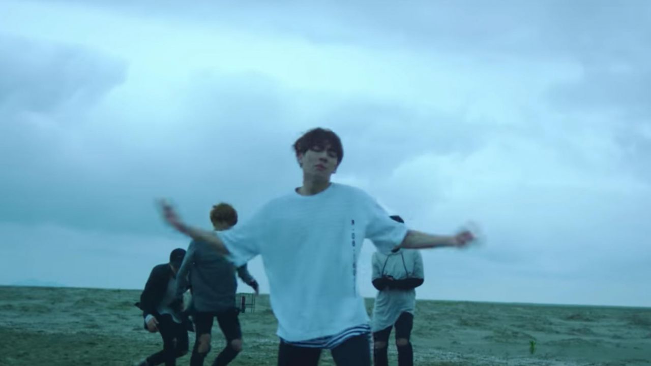 The white t-shirt of Jungkook in the clip Save Me BTS | Spotern
