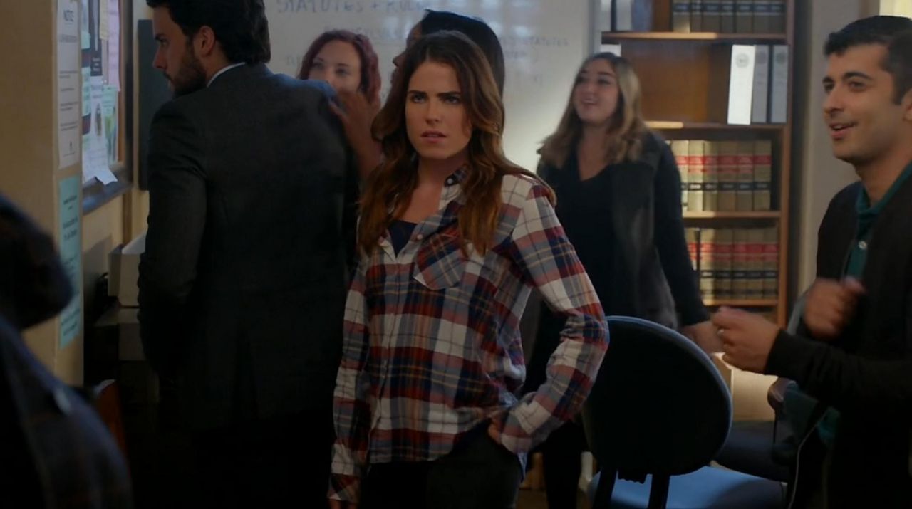 Shirt H&M, Laurel Castillo (Karla Souza) in the How To Get Away With Mu...