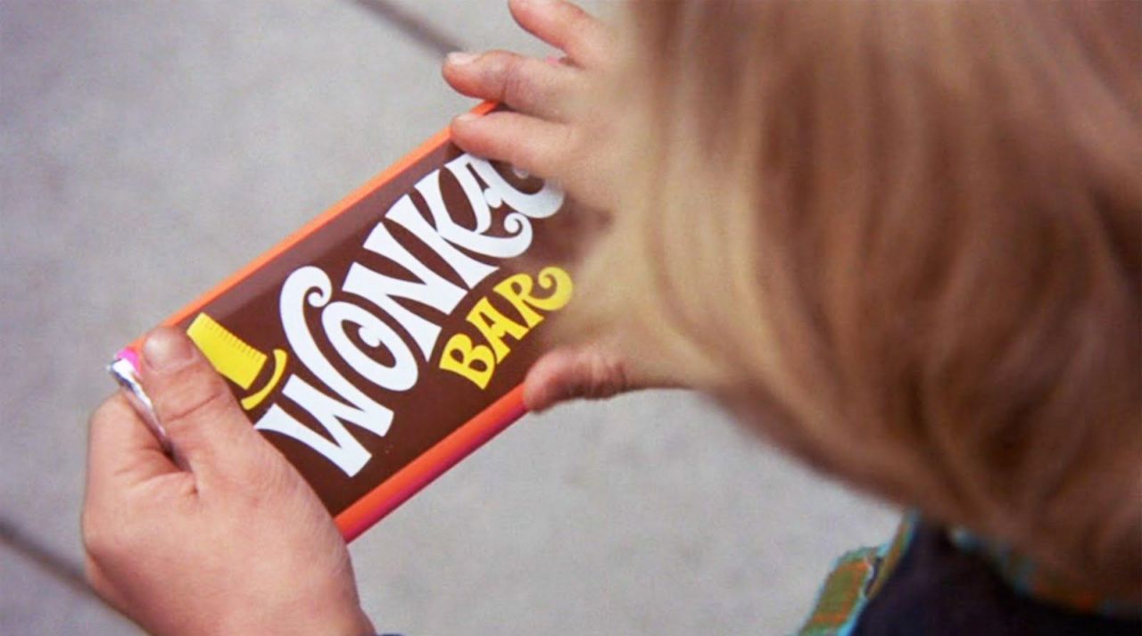 Chocolat Wonka Charlie Et La Chocolaterie La barre de chocolat Willy Wonka dans Charlie et la chocolaterie | Spotern