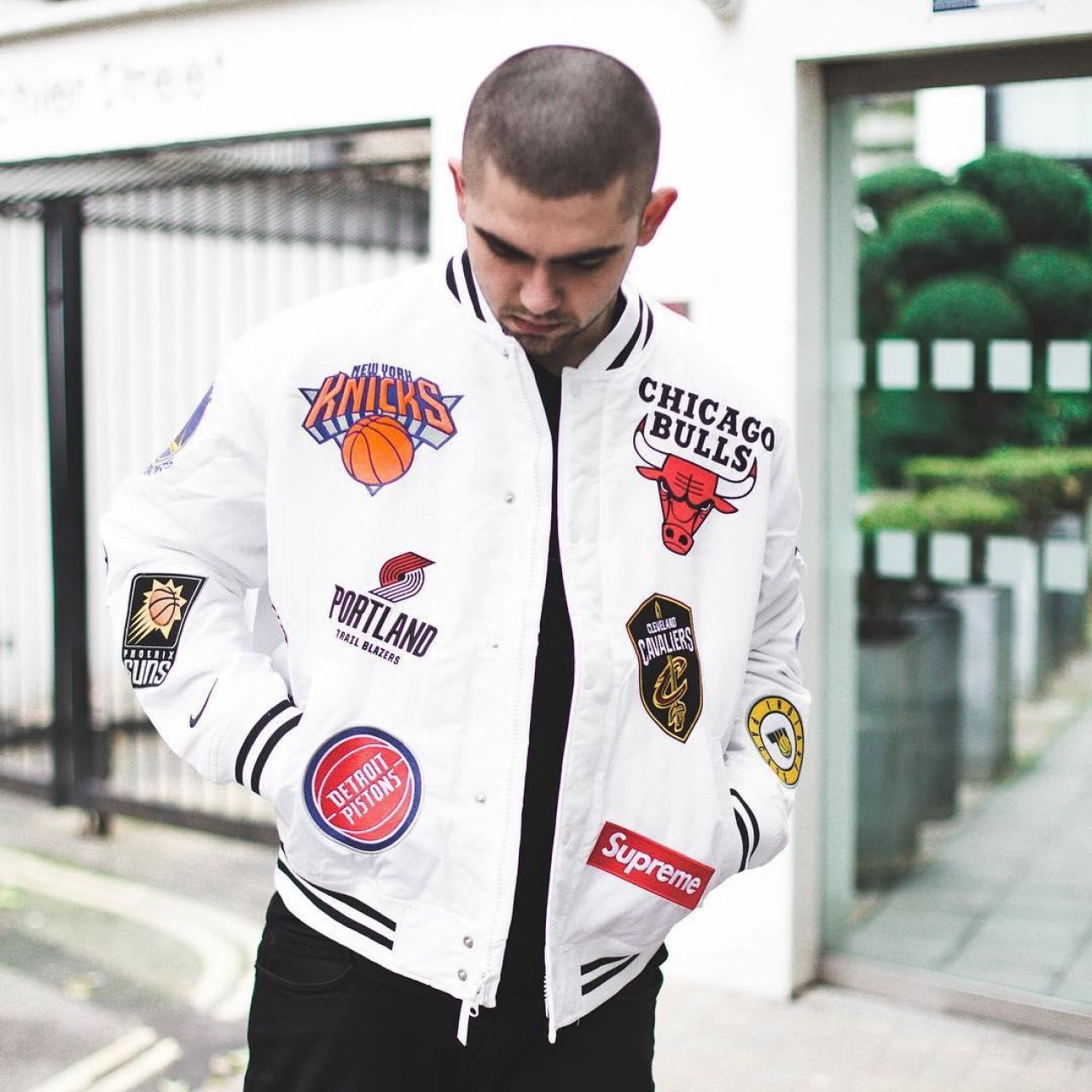 Бомбер Суприм и НБА. Бомбер Nike x Supreme x NBA. Бомбер NBA Supreme белый. Supreme x NBA Jacket.