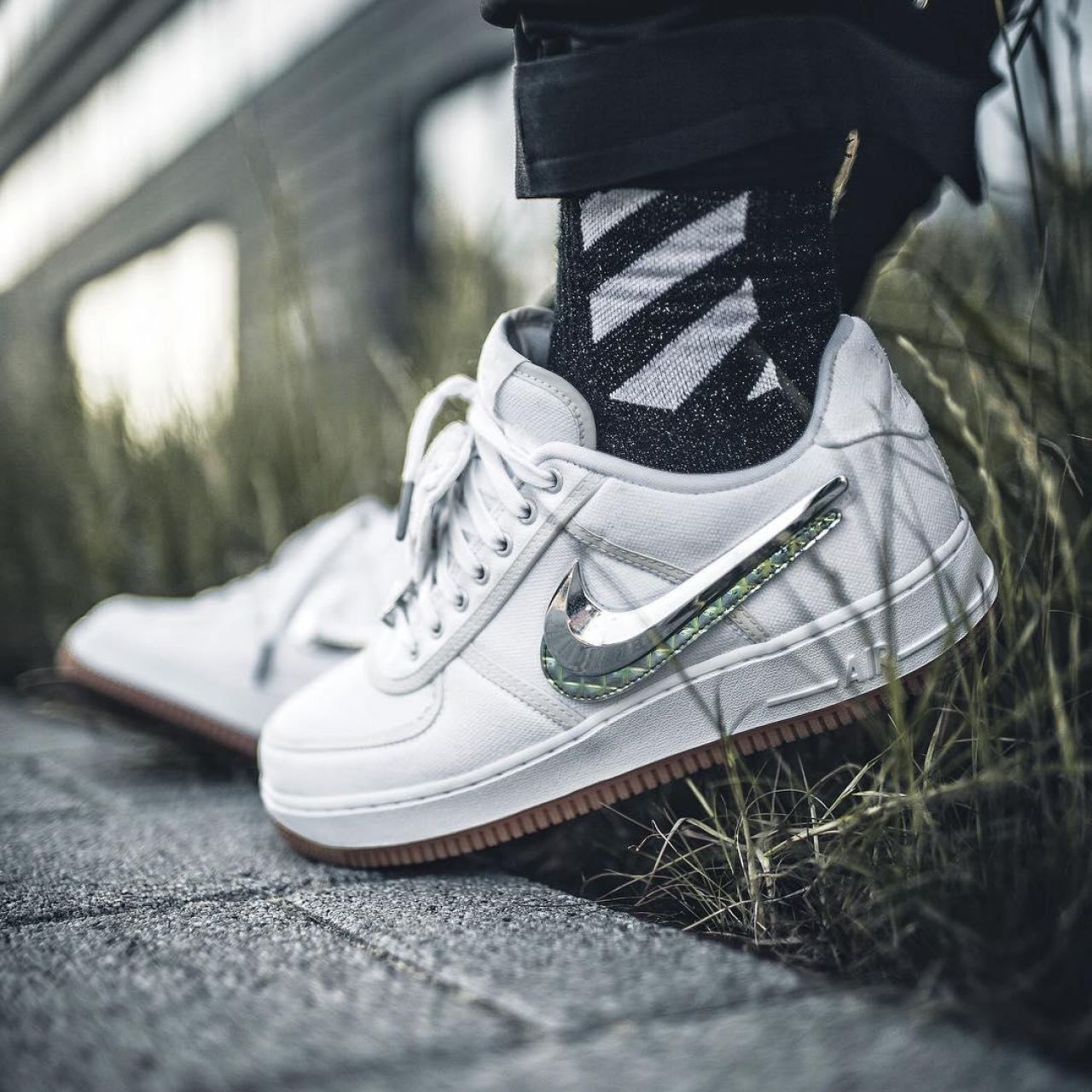 Nike travis scott. Nike Air Force Travis Scott. Nike Air Force 1 Travis Scott White. Адидас Трэвис Скотт.