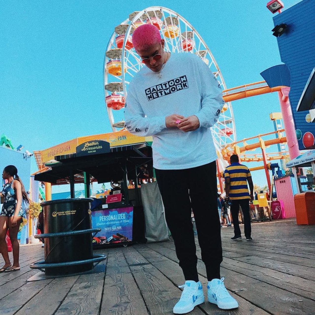 Sneakers converse pack Jordan X converse worn by Bad Bunny on his ...