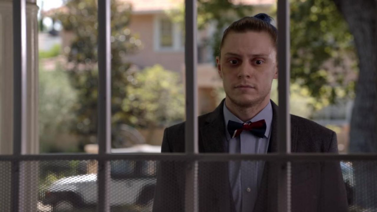 The bow tie <b>Kai</b> <b>Anderson</b> (Evan Peters) in American Horror Story Cult.