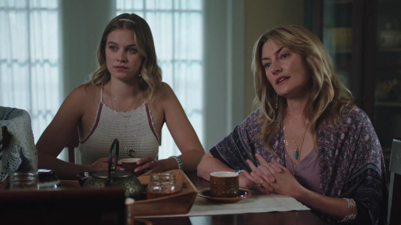 The top hook of Polly Cooper (Tiera Skovbye) in Riverdale (S03E01