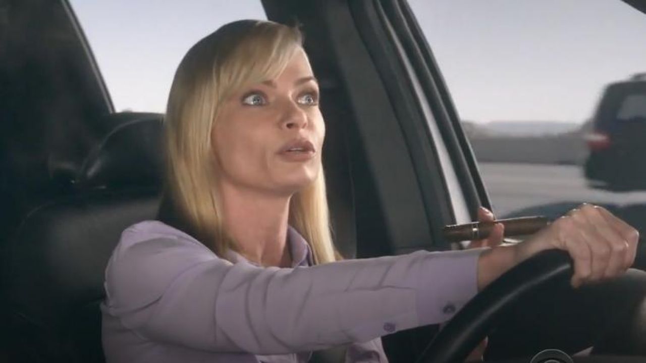 Purple Shirt worn by Jill Kendall (Jaime Pressly) in Mom (S06E05) Spotern