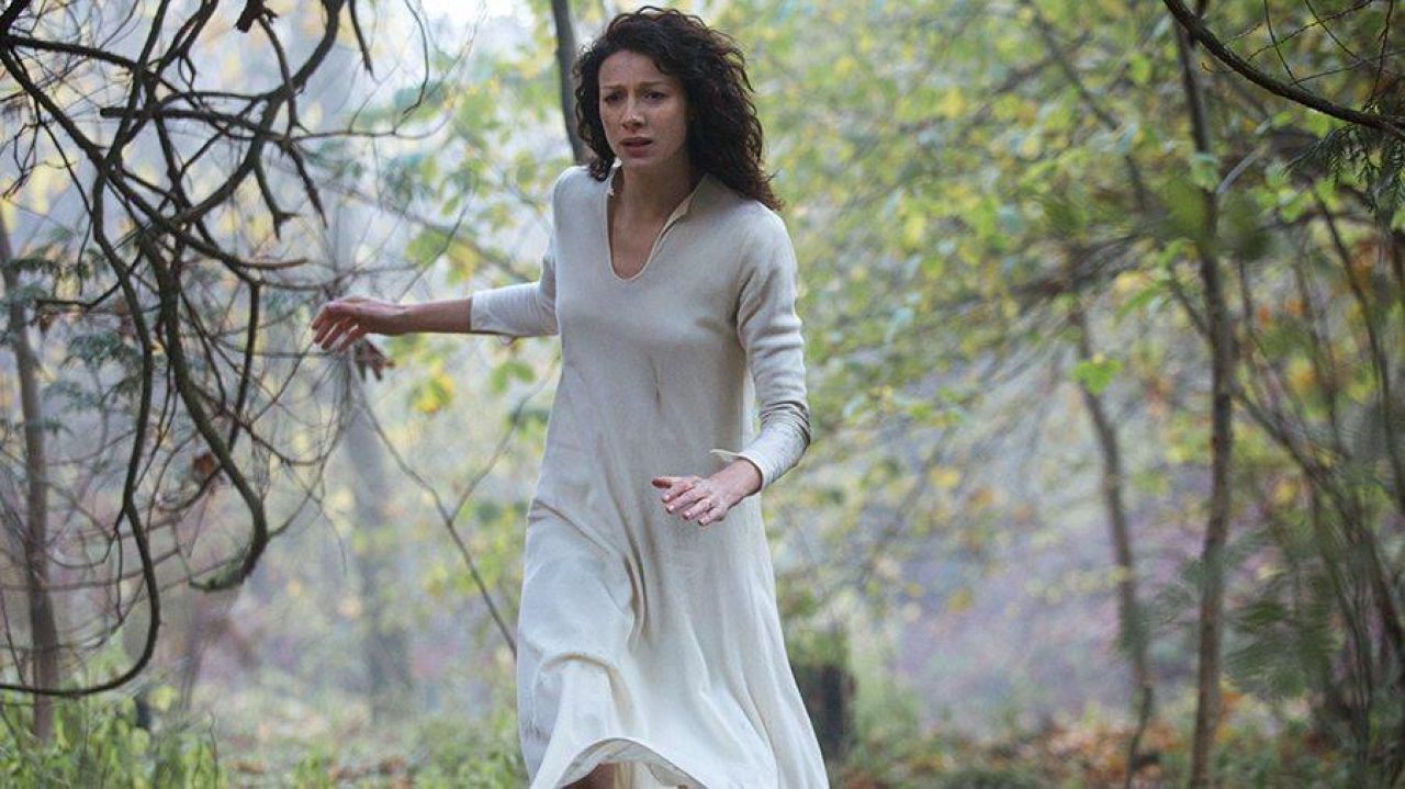 The night-dress in white worn by Claire Fraser (Caitriona Balfe) in Outland...