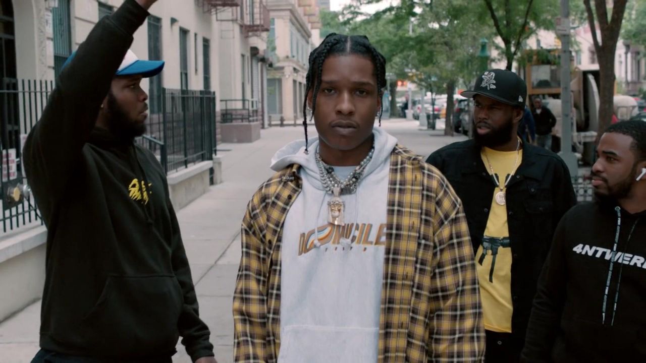 Репер видео. ASAP Rocky в худи. ASAP Rocky domicile. ASAP Rocky в черном худи. Худи асап роки тестинг.