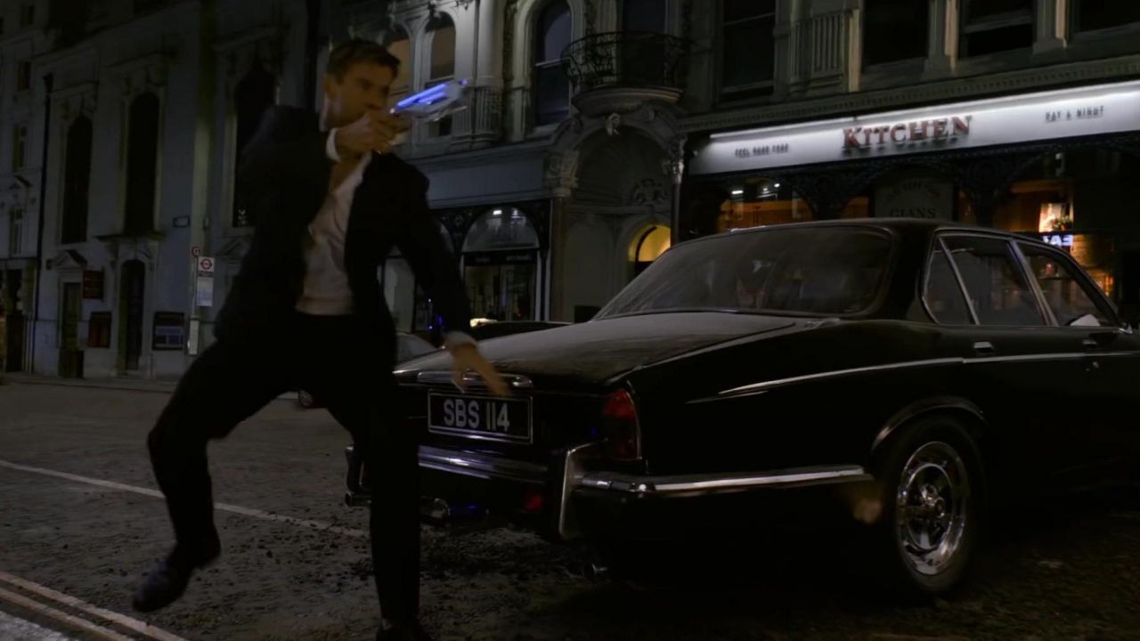 люди в черном 2 мерседес. Ford ltd crown victoria 1987. люди в черном 2 машина. машина людей в черном. люди в черном 2 мерседес.