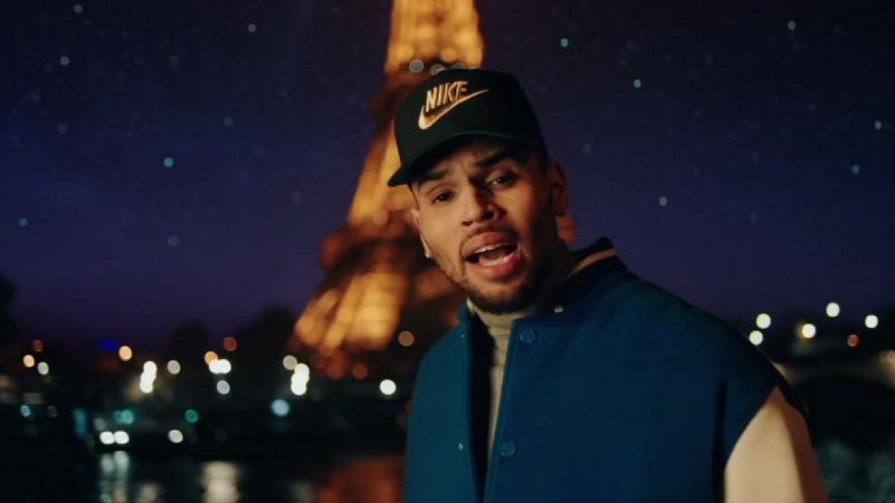 Nike Pro Snapback Hat Black Gold Worn By Chris Brown In His Back To Love Music Video Spotern